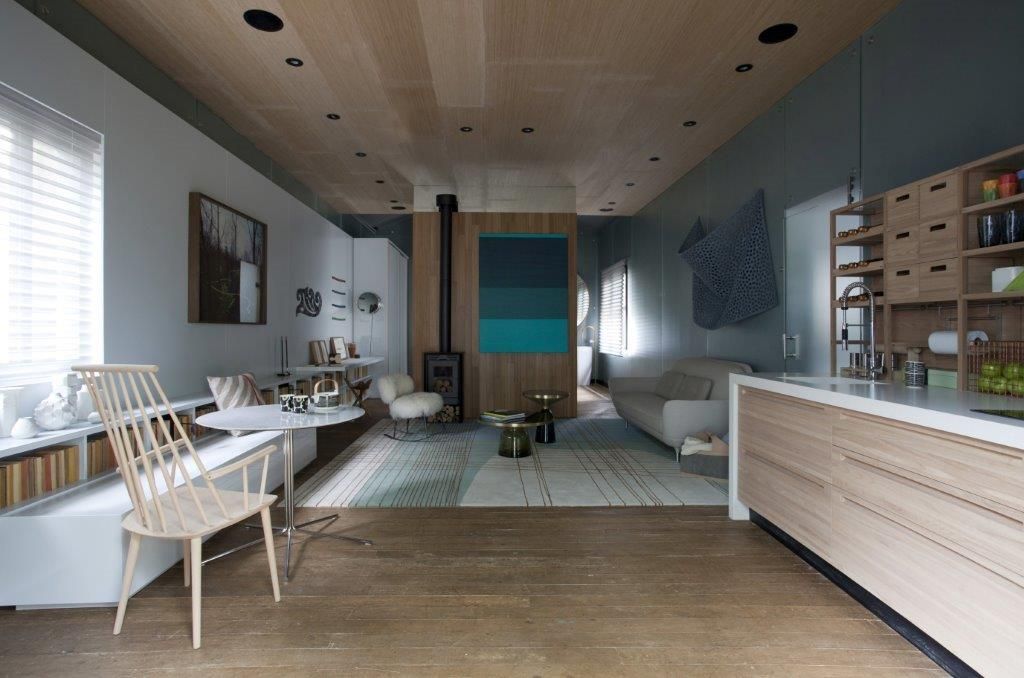 Com 70m², este ambiente criado para a Casa Cor São Paulo em 2015, destaca a versatilidade dos espaços contemporâneos, Patricia Martinez Arquitetura Patricia Martinez Arquitetura Scandinavian style living room
