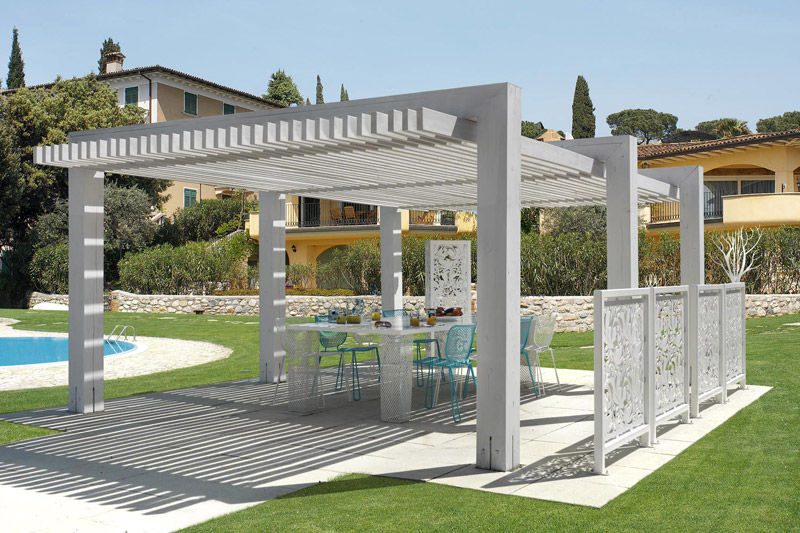 homify Mediterranean style balcony, veranda & terrace Wood White Accessories & decoration