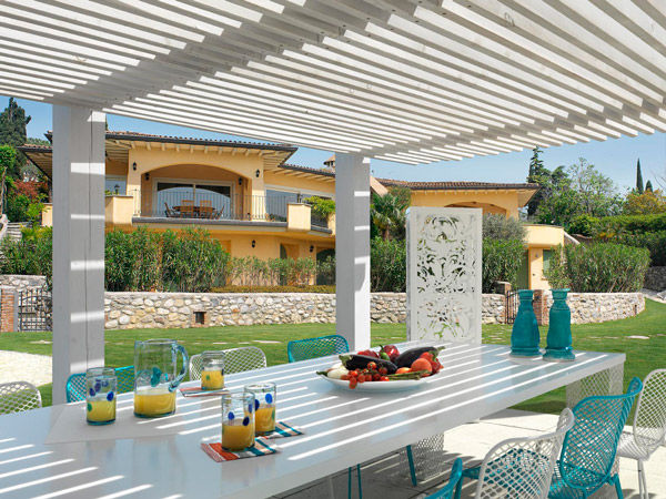 homify Mediterranean style balcony, veranda & terrace Wood Wood effect Accessories & decoration