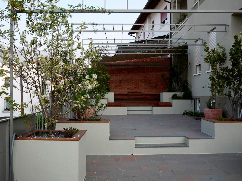 Terrazze, Paola Thiella Paola Thiella Varandas, alpendres e terraços modernos