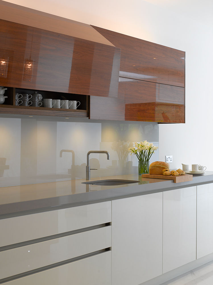 ​Roundhouse Urbo high gloss kitchen Roundhouse Kitchen Cabinets & shelves