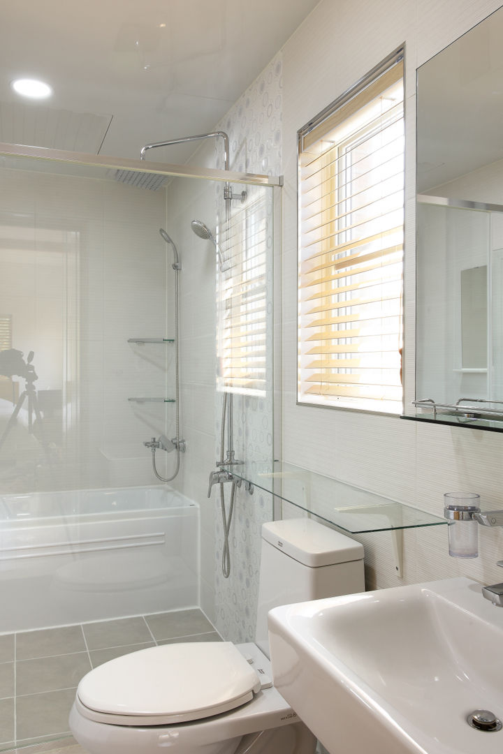 homify Modern Banyo