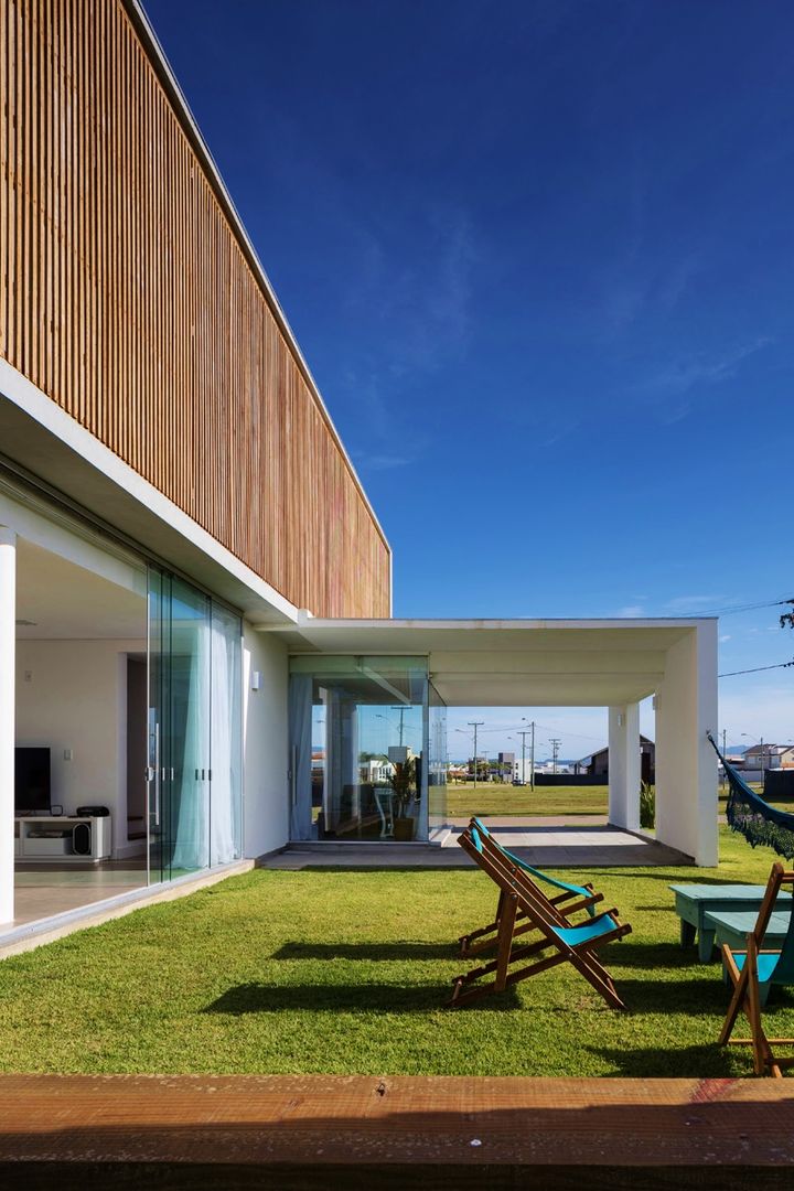 CASA 022 - Xangrila/Brasil, hola hola Casas estilo moderno: ideas, arquitectura e imágenes