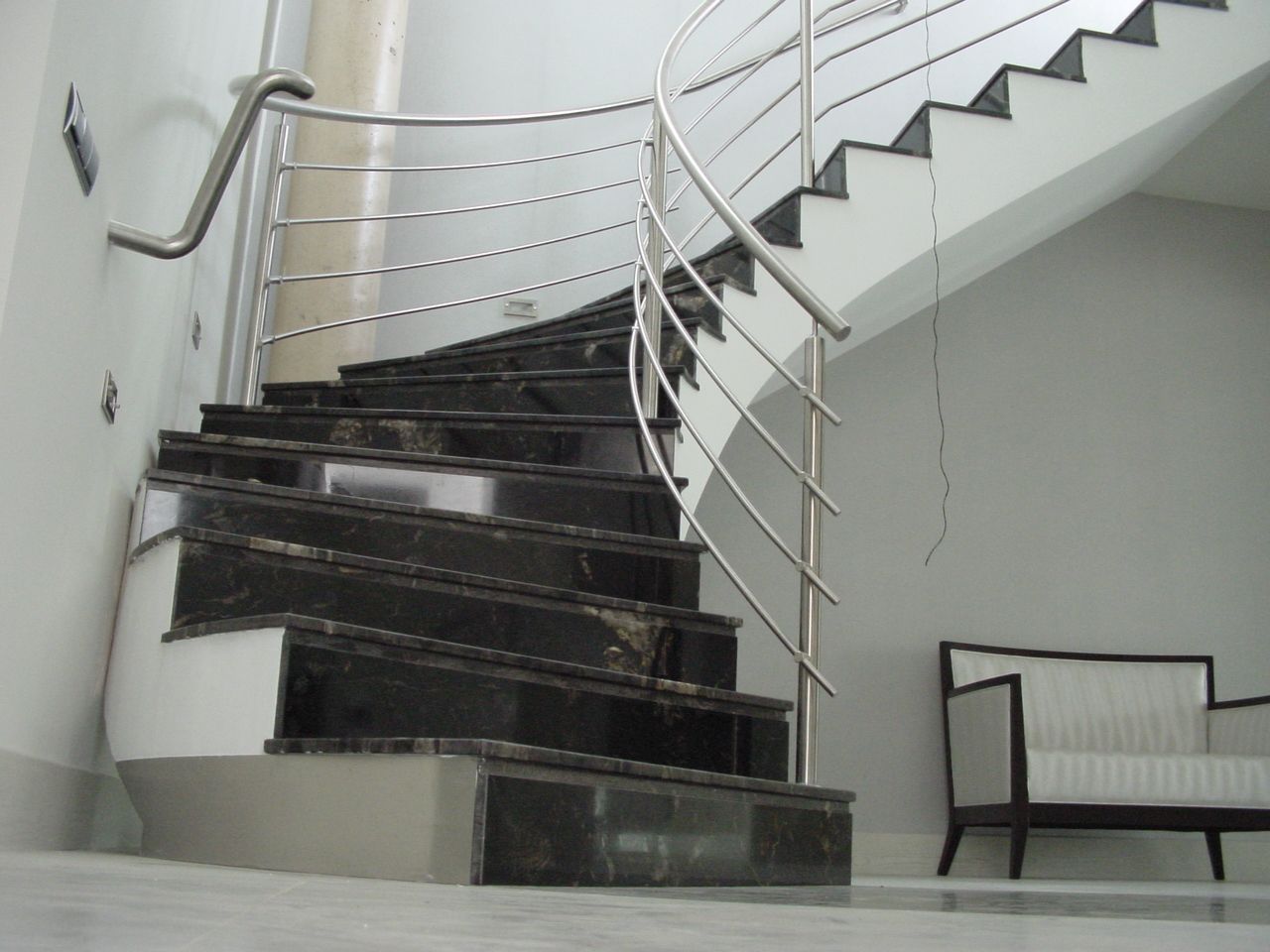 Casa Nacarino-Pozo, EPG-Arquitécnico EPG-Arquitécnico Modern corridor, hallway & stairs