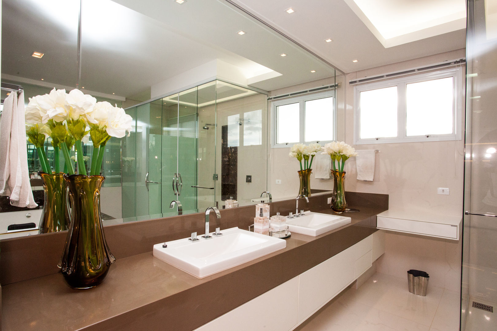 homify Classic style bathroom