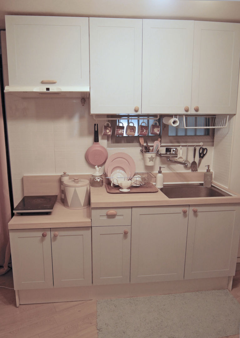 싱크대 셀프 인테리어 , little lamb story little lamb story Dapur Gaya Skandinavia