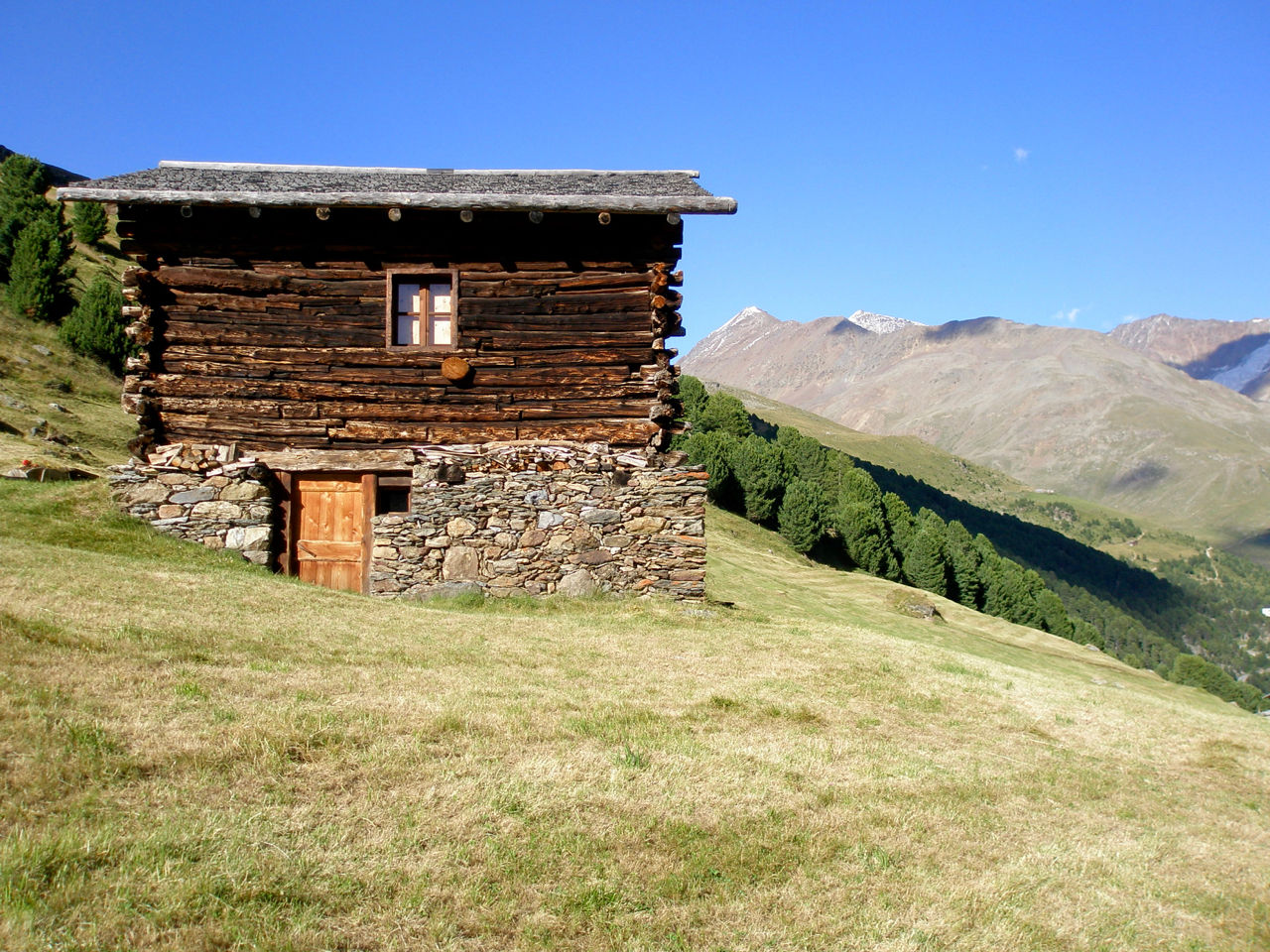 Il recupero di una dimora temporanea, Studio Zazzi Studio Zazzi Casas de estilo rural