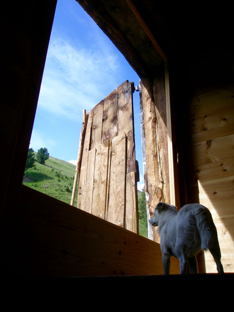 Il recupero di una dimora temporanea, Studio Zazzi Studio Zazzi Puertas y ventanas rurales