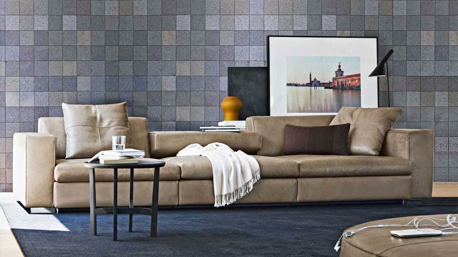 Harmonisches Design mit verstellbarer Sitztiefe., Design Lounge Hinke Wien Design Lounge Hinke Wien Modern living room Leather Grey Sofas & armchairs