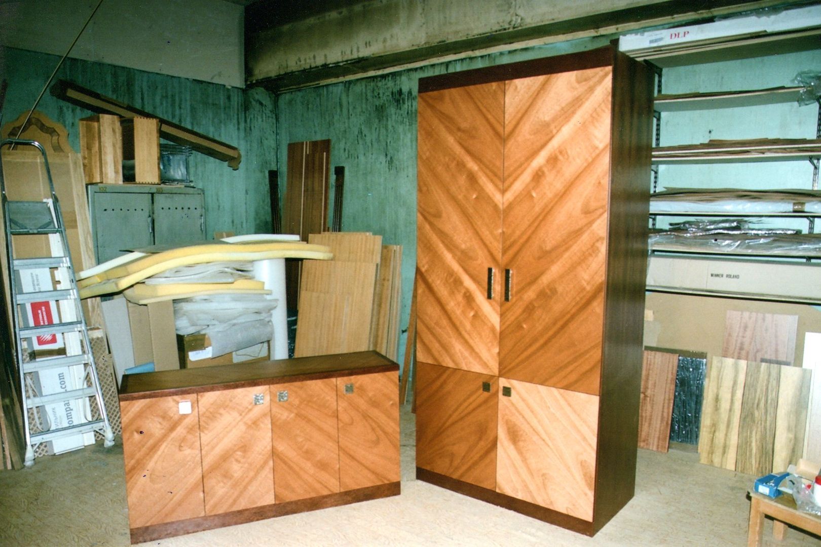 homify Ruang Ganti Klasik MDF Wardrobes & drawers