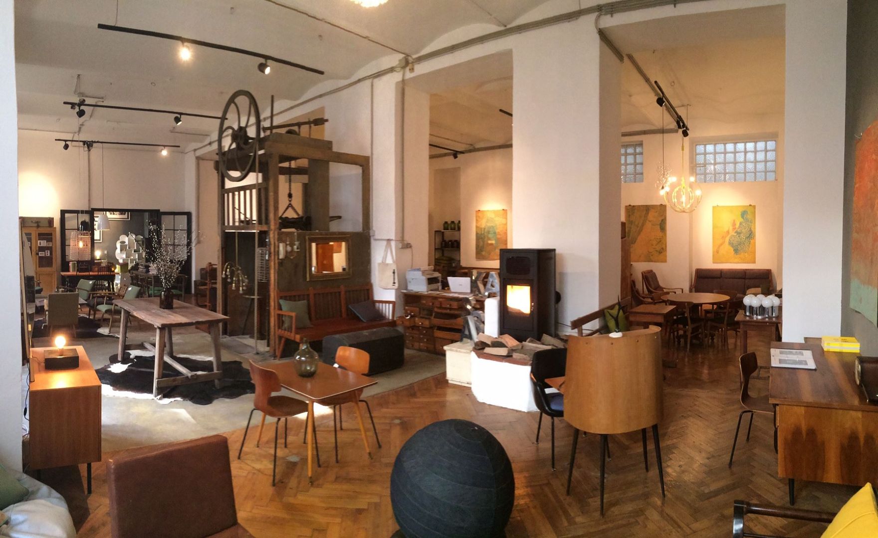 Show Room Vienna, Vintage Stadl Vintage Stadl Industrialne domowe biuro i gabinet