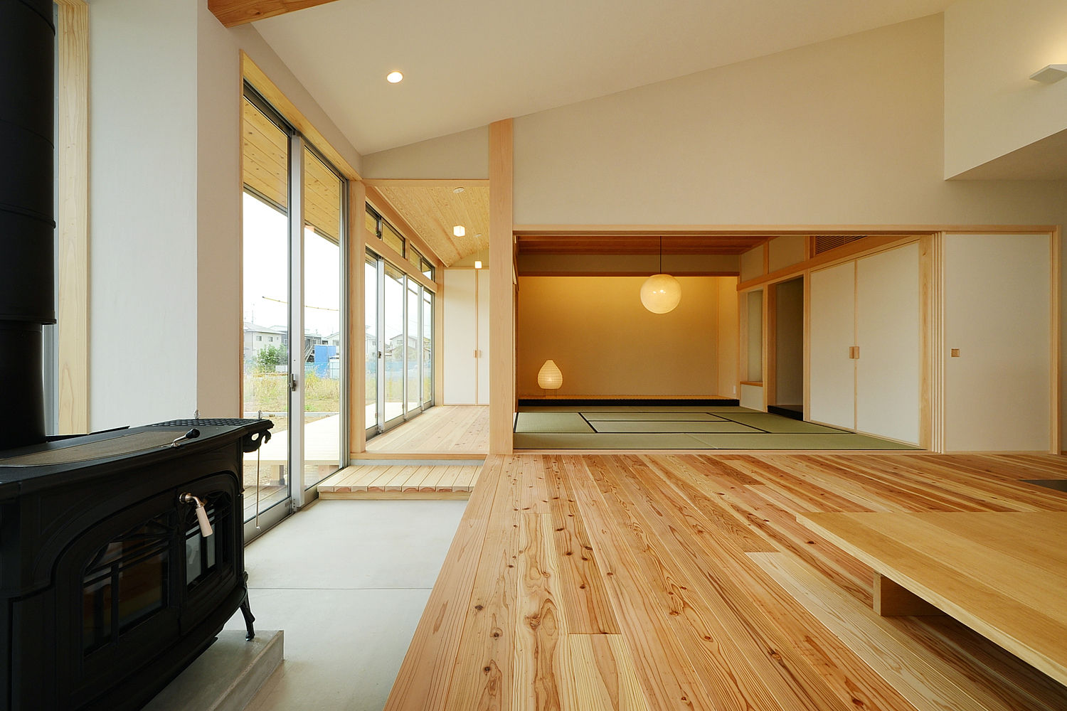 牛川町の家2014, 株式会社kotori 株式会社kotori Salas de estilo moderno