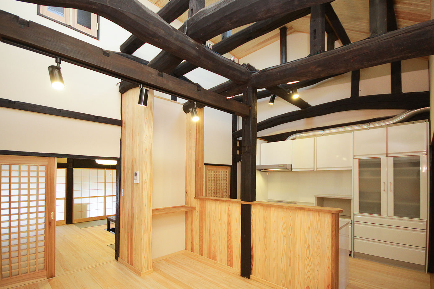 黒船来航より160年の時を刻み、そして未来へ住み継がれる, 吉田建築計画事務所 吉田建築計画事務所 Classic style dining room