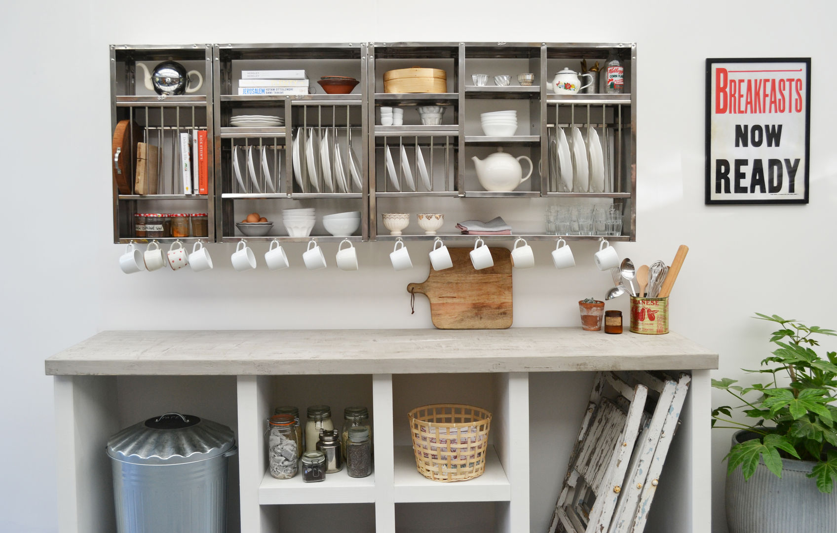 Modular shelving The Plate Rack Cocinas industriales Muebles de cocina