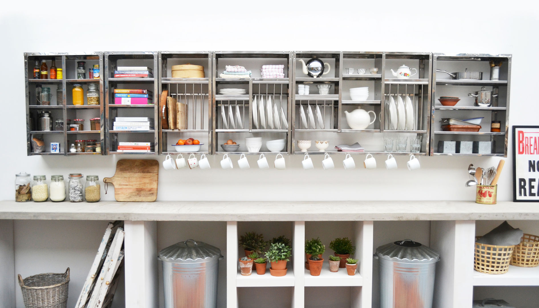 Modular shelving The Plate Rack مطبخ مخزن