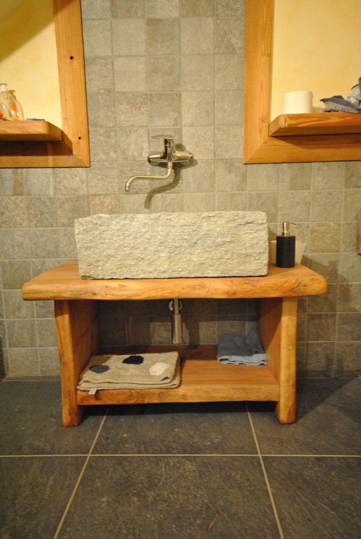 Taverna di montagna, Sangineto s.r.l Sangineto s.r.l Rustic style bathroom Stone