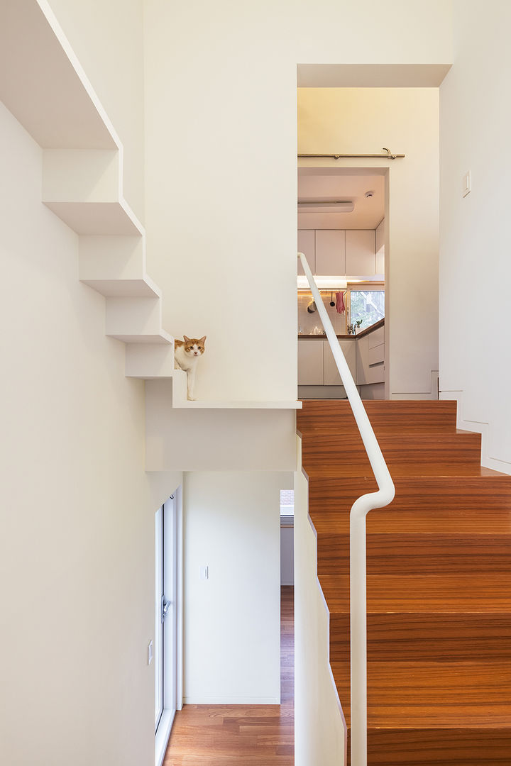 홍제동 개미마을 주택 프로젝트, OBBA OBBA Corredores, halls e escadas modernos