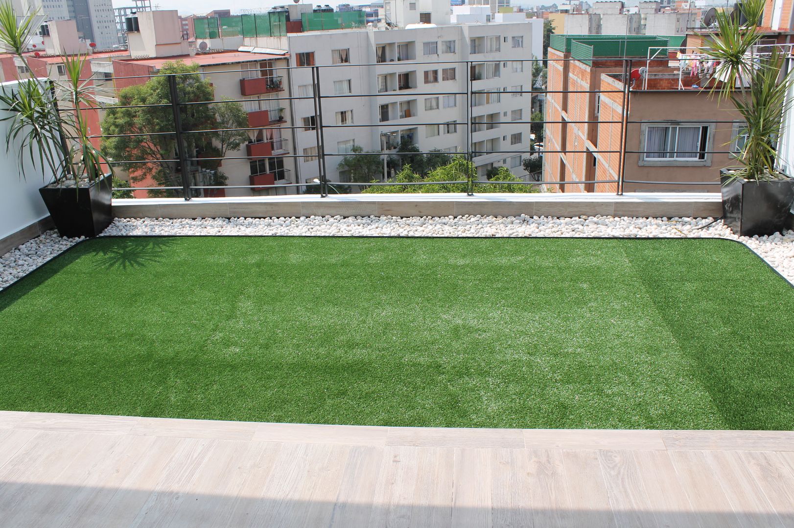 Increibles Roof Gardens, F.arquitectos F.arquitectos Modern Balkon, Veranda & Teras