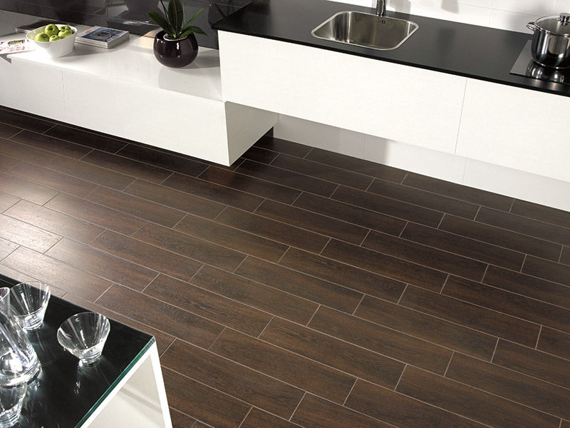 Colorado Wengue Wood Effect Porcelain Tile The London Tile Co. 러스틱스타일 벽지 & 바닥 타일