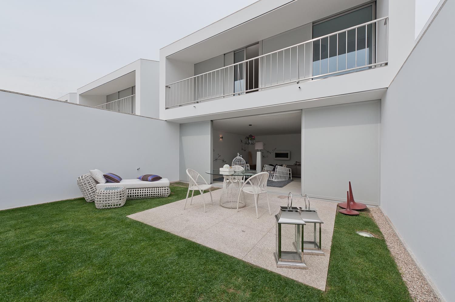 PRIVATE RESIDENCE IN OPORTO, PORTUGAL, GlammFire GlammFire Varandas, marquises e terraços modernos Acessórios e decoração