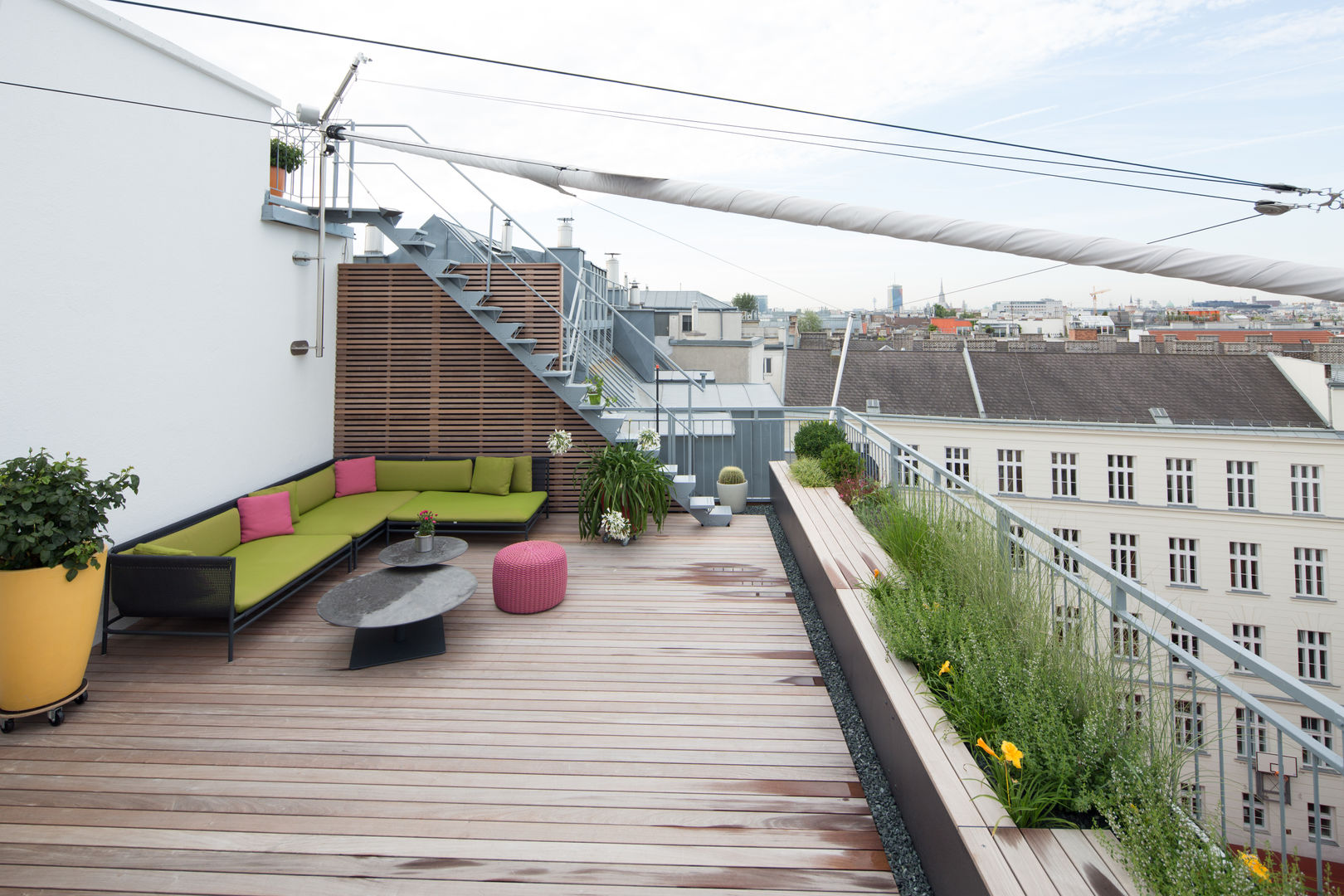 Dachgarten im Servitenviertel, BEGRÜNDER BEGRÜNDER Balcones y terrazas modernos