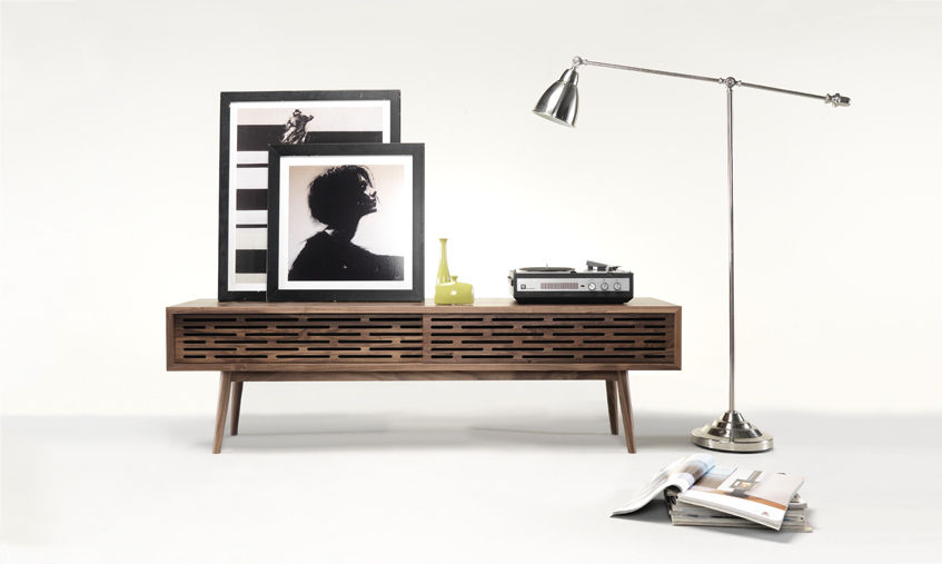 RADIO SIDEBOARD, Wewood - Portuguese Joinery Wewood - Portuguese Joinery Место для хранения Твердая древесина Многоцветный Хранение