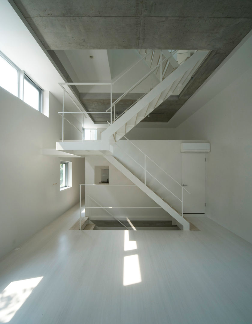 はたのいえ, 山本想太郎設計アトリエ 山本想太郎設計アトリエ Minimalist corridor, hallway & stairs Iron/Steel