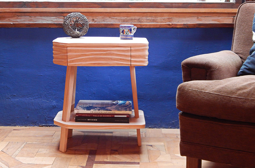 MESA DE LUZ Y AUXILIAR TALAMPAYA TocToc - Muebles y Objetos Argentinos Salones de estilo ecléctico Madera maciza Multicolor Mesas de centro y auxiliares