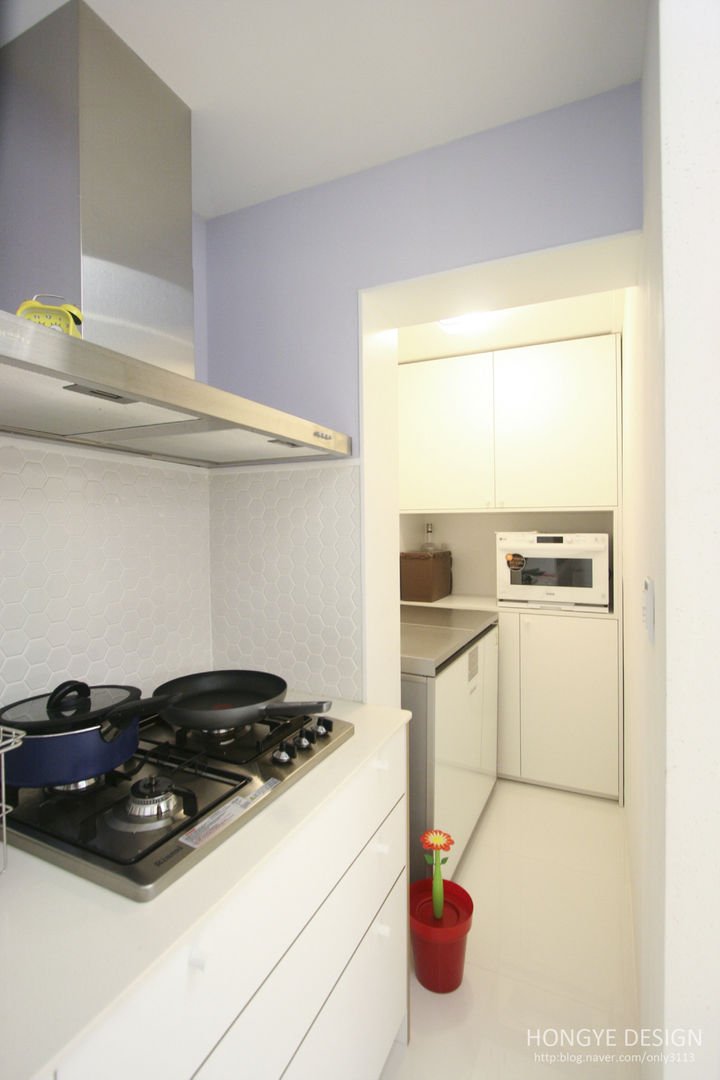 반짝이는 드레스룸과 대면형 주방인테리어_30py, 홍예디자인 홍예디자인 Kitchen