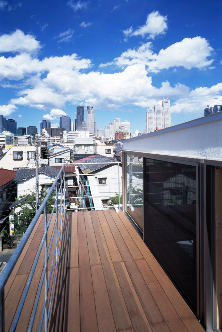 本町の家, 桐山和広建築設計事務所 桐山和広建築設計事務所 Modern balcony, veranda & terrace