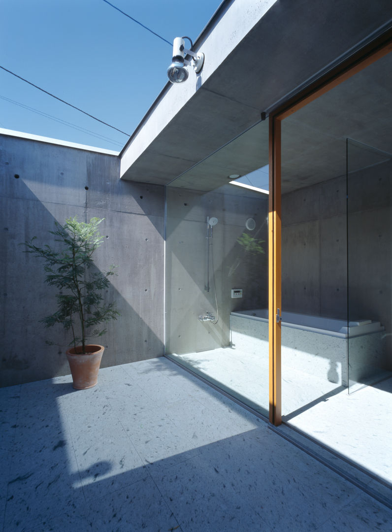 下小鳥の家, 桐山和広建築設計事務所 桐山和広建築設計事務所 Modern bathroom