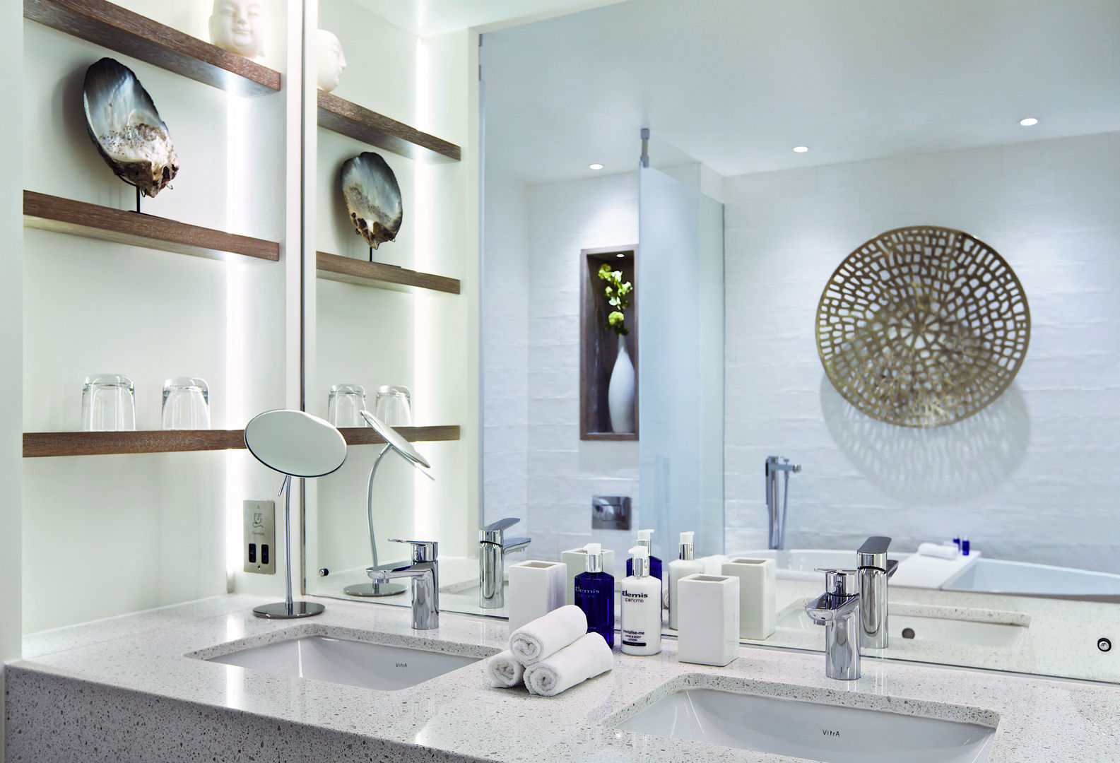 homify Eclectic style bathroom Fittings