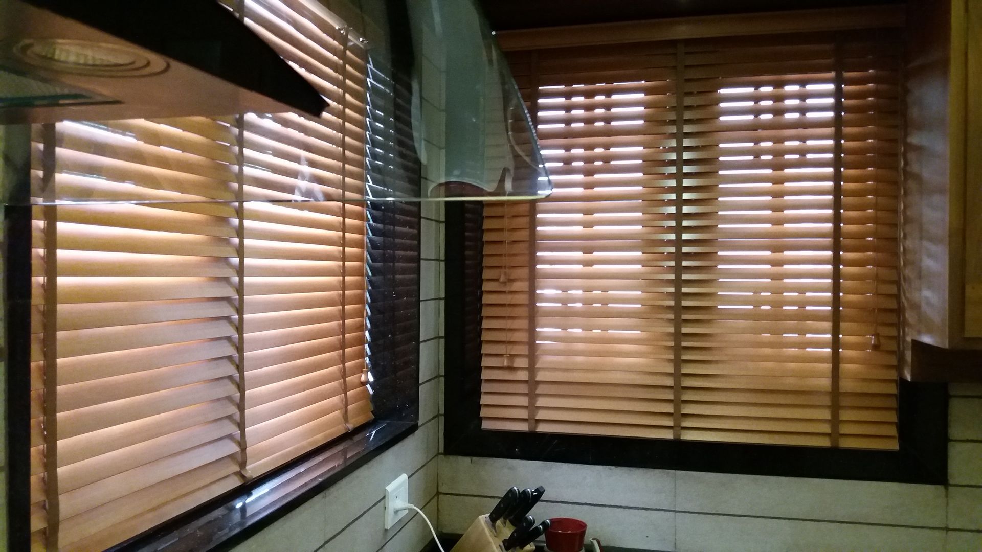 WOODEN VENETIAN BLINDS, Clinque window blind systems Clinque window blind systems شبابيك ستائر