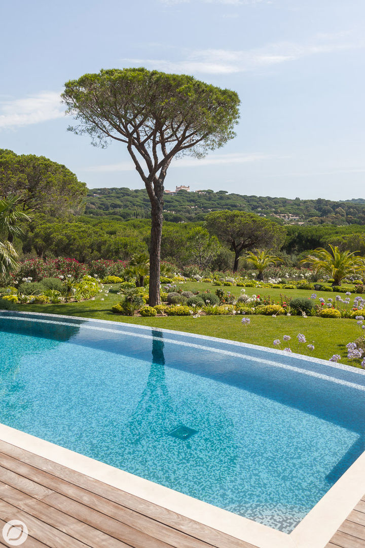 JARDIN - SAINT-TROPEZ, PASSAGE CITRON PASSAGE CITRON Mediterranean style pool