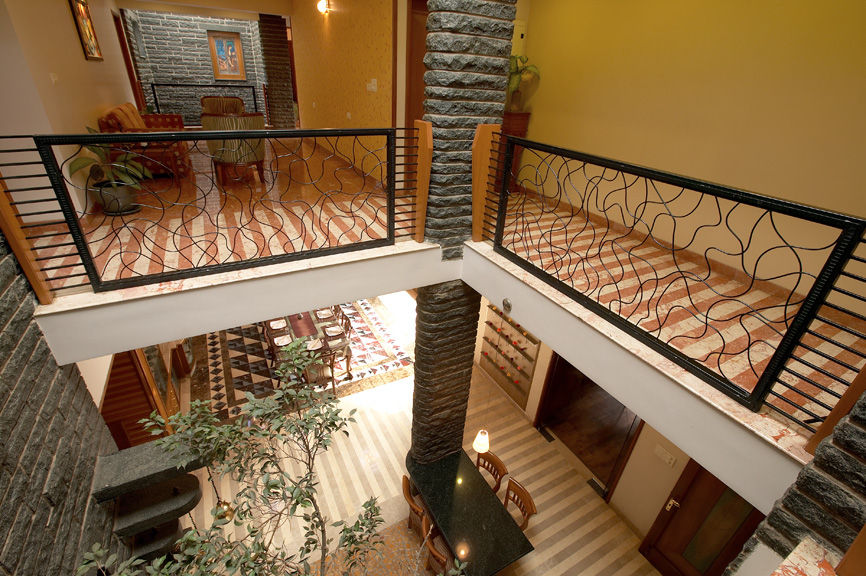 Residence Sangeeta Kumar Consultants Asian style corridor, hallway & stairs