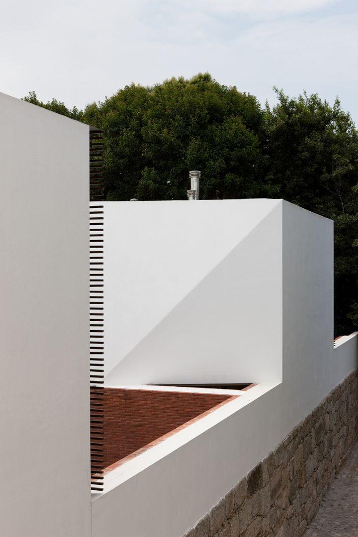 Casas em Serralves, MANUEL CORREIA FERNANDES, ARQUITECTO E ASSOCIADOS MANUEL CORREIA FERNANDES, ARQUITECTO E ASSOCIADOS Casas de estilo minimalista