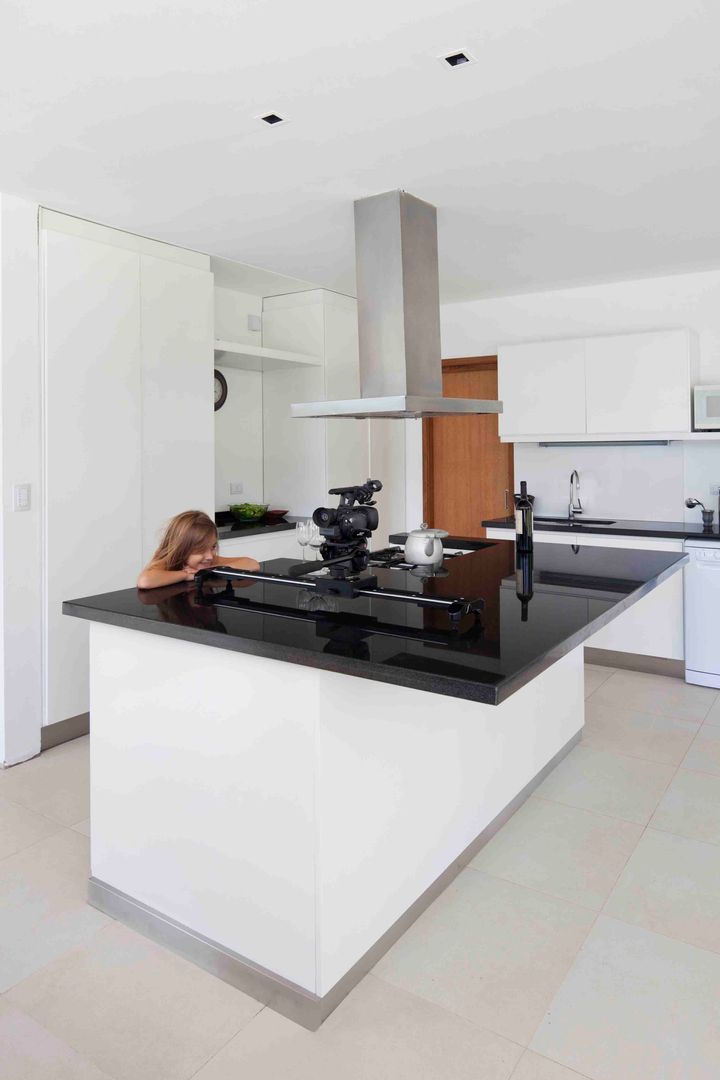 Casa Grand Bell, Remy Arquitectos Remy Arquitectos Modern Kitchen