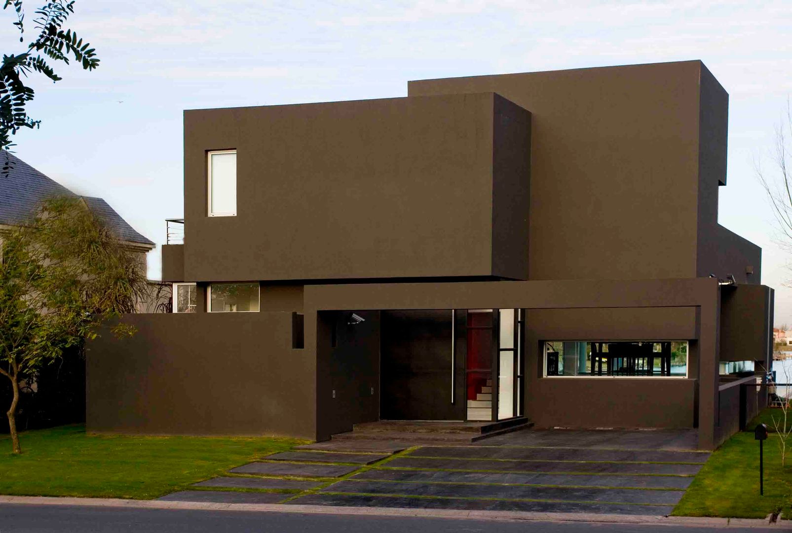 Casa Negra, Remy Arquitectos Remy Arquitectos منازل