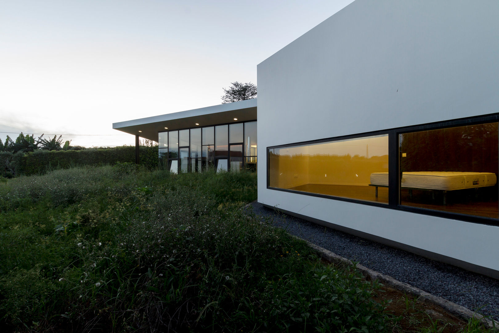 Casa Rosto do Cão, Monteiro, Resendes & Sousa Arquitectos lda. Monteiro, Resendes & Sousa Arquitectos lda. Casas minimalistas