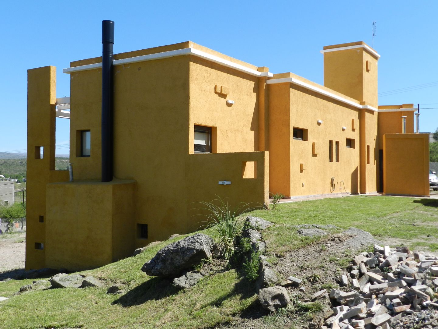 CASA DE CAMPO LOMAS DEL REY, ART quitectura + diseño de Interiores. ARQ SCHIAVI VALERIA ART quitectura + diseño de Interiores. ARQ SCHIAVI VALERIA حديقة