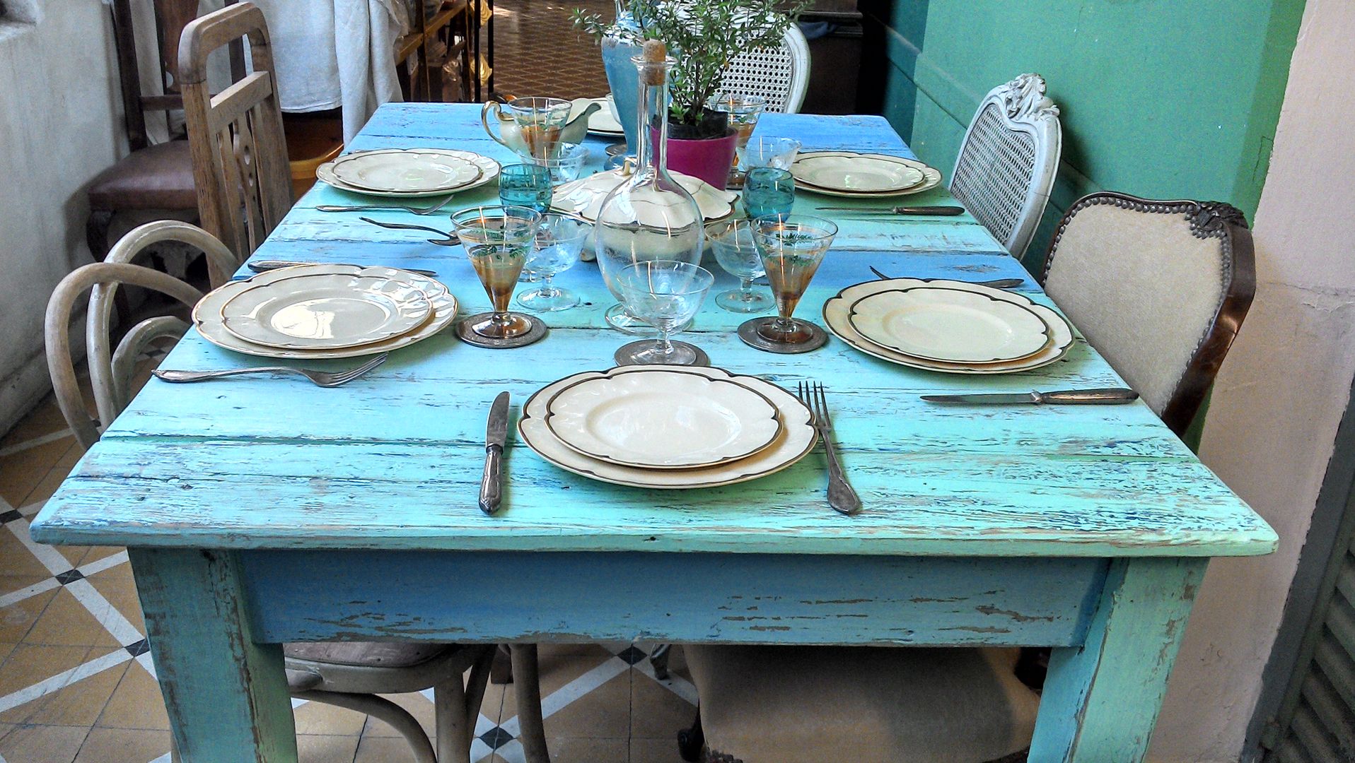 MESON ANTIGUO DE CAMPO INTERVENIDO, Muebles eran los de antes - Buenos Aires Muebles eran los de antes - Buenos Aires Dining room لکڑی Wood effect Tables