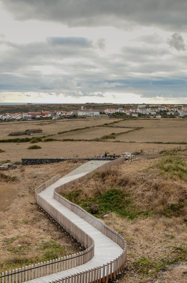 Requalificação Paisagística da Pedreira do Campo, Monteiro, Resendes & Sousa Arquitectos lda. Monteiro, Resendes & Sousa Arquitectos lda. Kırsal Bahçe