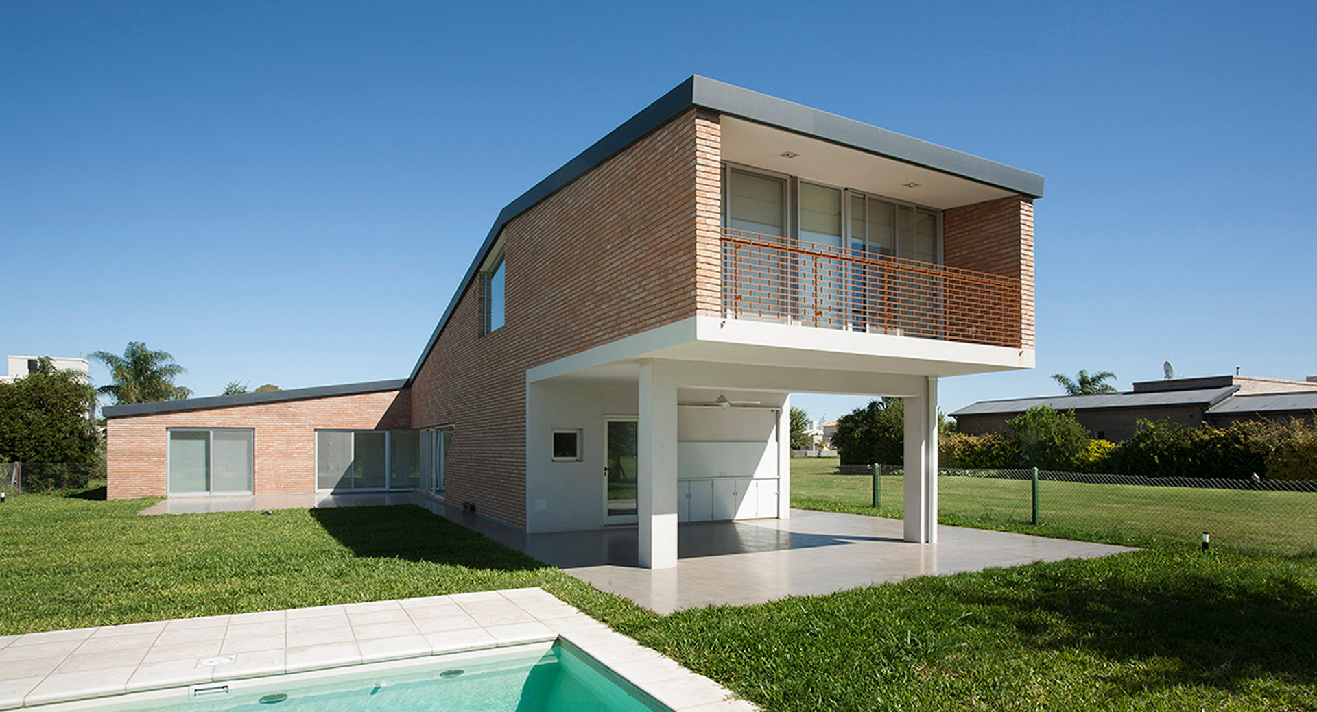 Casa Miraflores, Estudio Caballero Fernandez Estudio Caballero Fernandez 모던스타일 발코니, 베란다 & 테라스 액세서리 & 장식