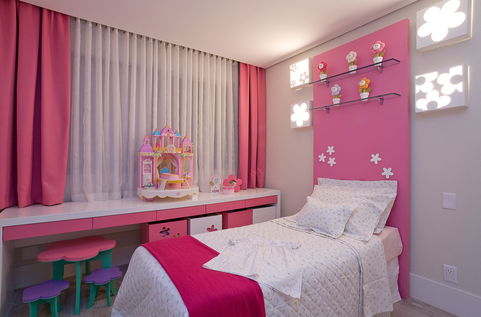 Apartamento AD, Isabela Canaan Arquitetos e Associados Isabela Canaan Arquitetos e Associados Nursery/kid’s room