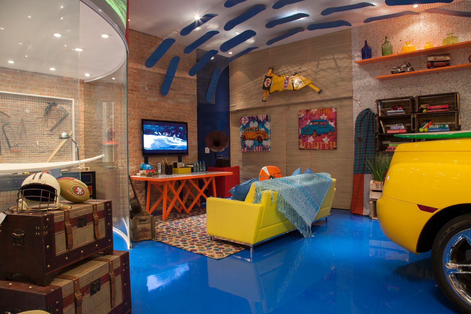 POLO DESIGN SHOW 2012 - GARAGEM DO SURFISTA, RB ARCHDESIGN RB ARCHDESIGN โรงรถและหลังคากันแดด