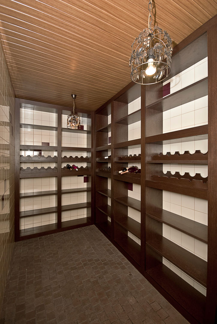 Небольшой погреб, PM studio PM studio Ruang Penyimpanan Wine/Anggur Klasik Kayu Buatan Transparent Wine cellar