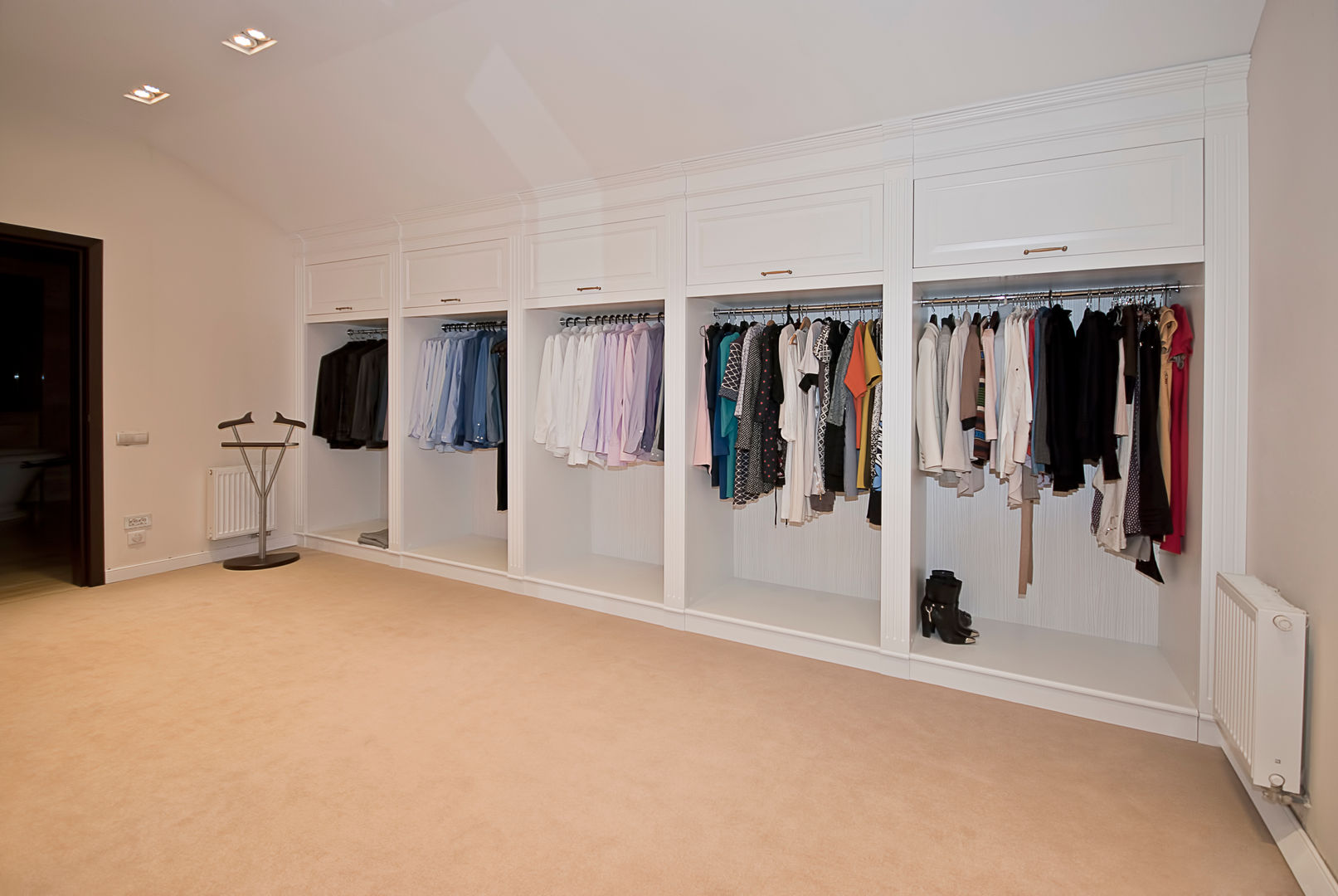 Просторная гардеробная, PM studio PM studio Dressing room انجینئر لکڑی Transparent Wardrobes & drawers