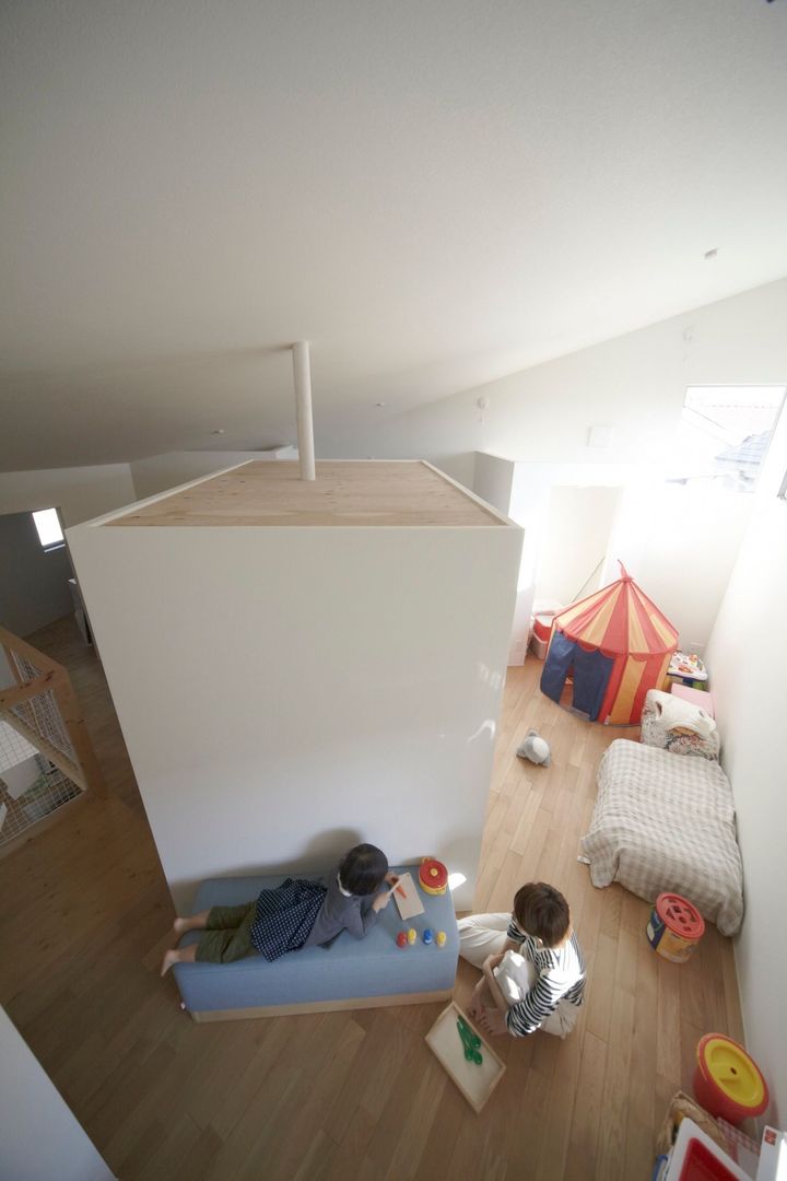 House in Aoba, シキナミカズヤ建築研究所 シキナミカズヤ建築研究所 Dormitorios infantiles de estilo moderno