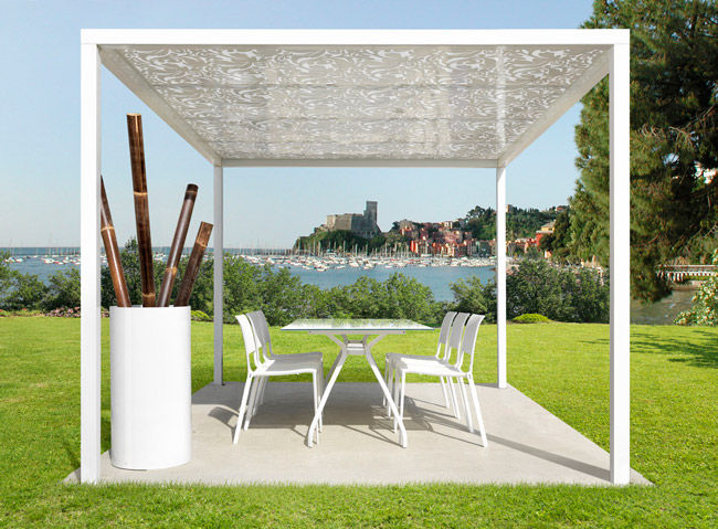 GAZEBO FORMENTERA decoro floreale, Cagis Cagis 지중해스타일 발코니, 베란다 & 테라스 철 / 철강 식물 & 꽃