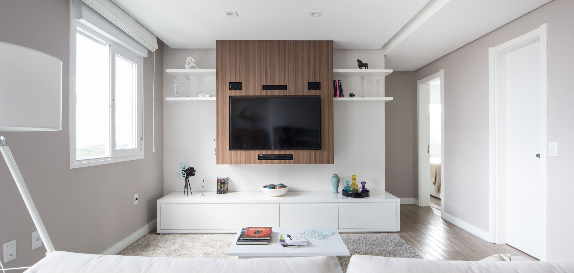 homify Minimalistische Wohnzimmer Holz Holznachbildung